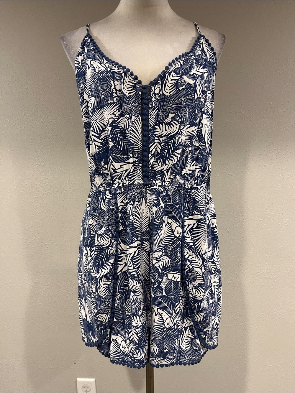 Xhilaration Navy and White Leaf tropical Print One-Piece Romper size XL